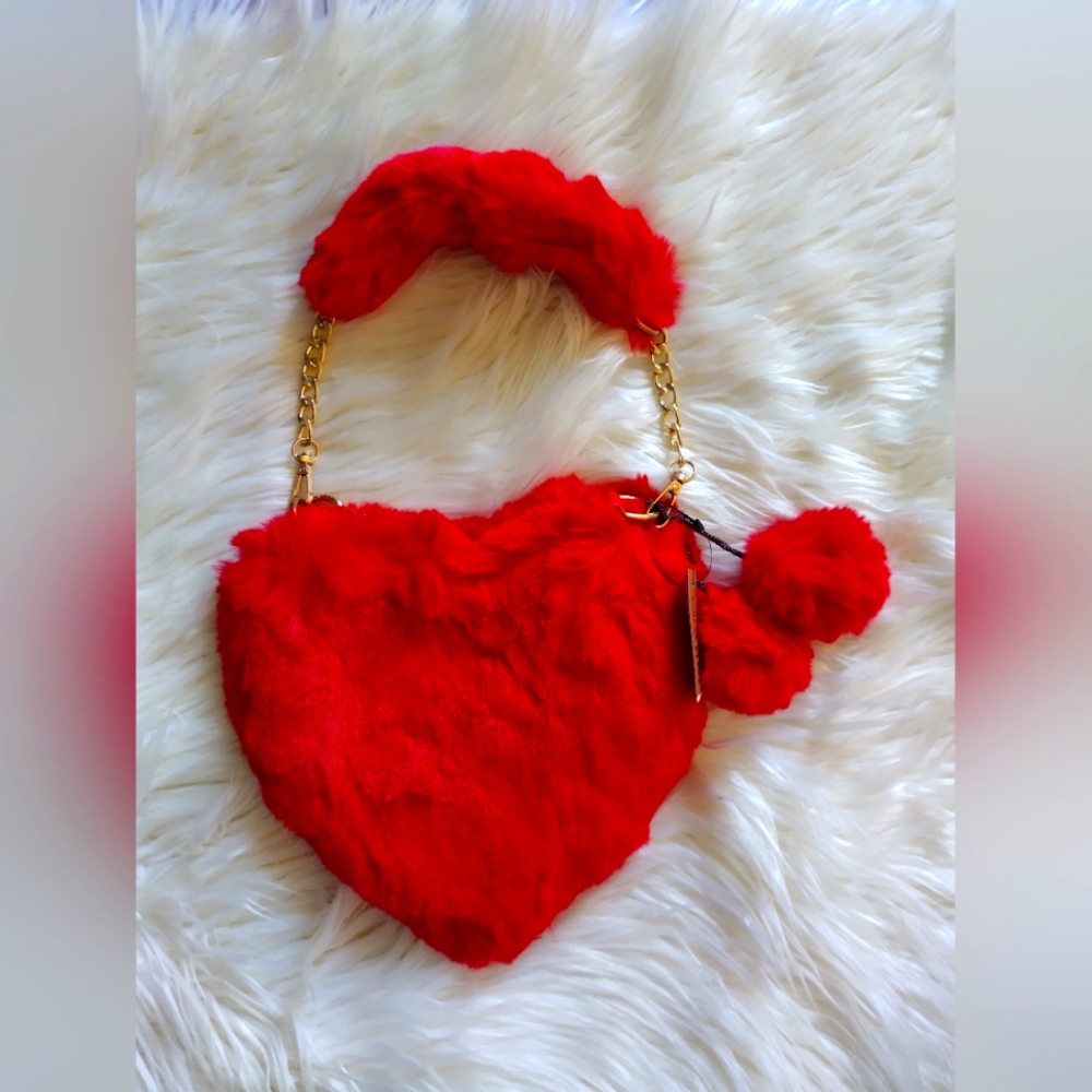 Faux Fur Heart Shaped Clutch Bag